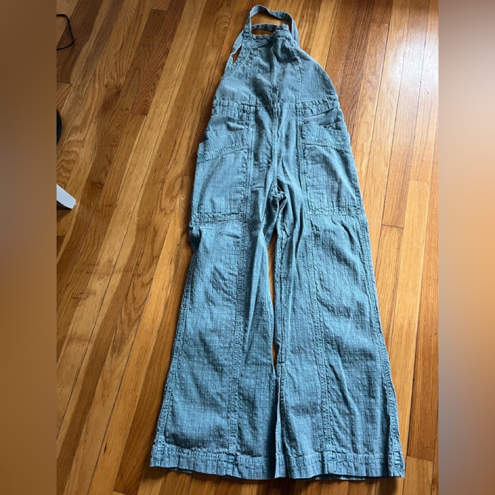 Free People Blue Wide Leg Overalls with cute tie back! so comfy